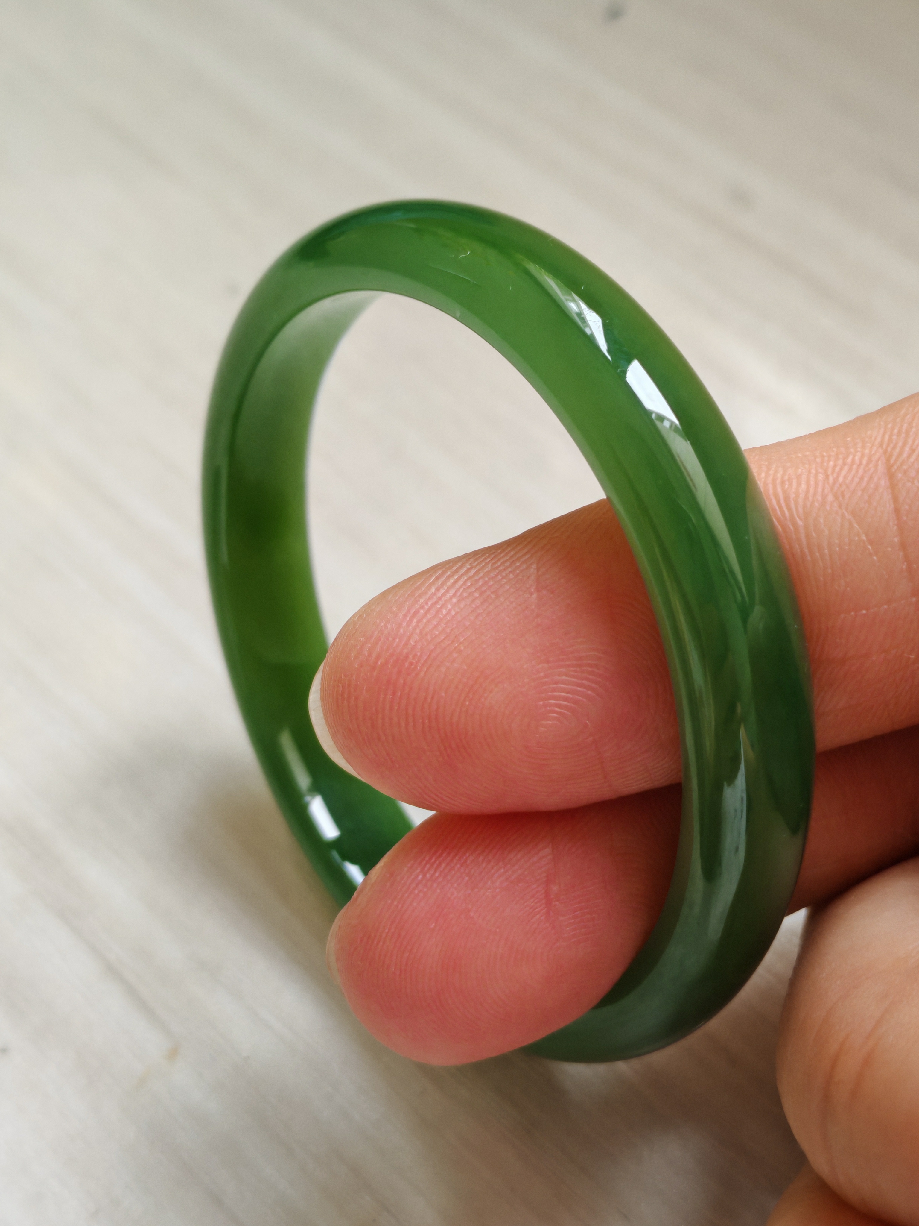 和田玉青玉青白玉镯女士款 青海料精美镯子 不要相信新疆籽料手镯