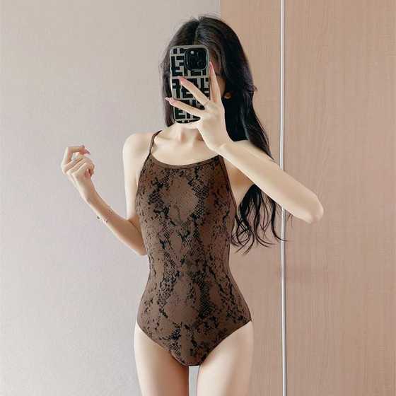 One-piece swimsuit women 2025 new professional sports racing swimming pool hot spring triangle quick-drying anti-chlorine swimsuit
One-piece swimsuit women 2025 new professional sports racing swimming pool hot spring triangle quick-drying anti-chlorine swimsuit