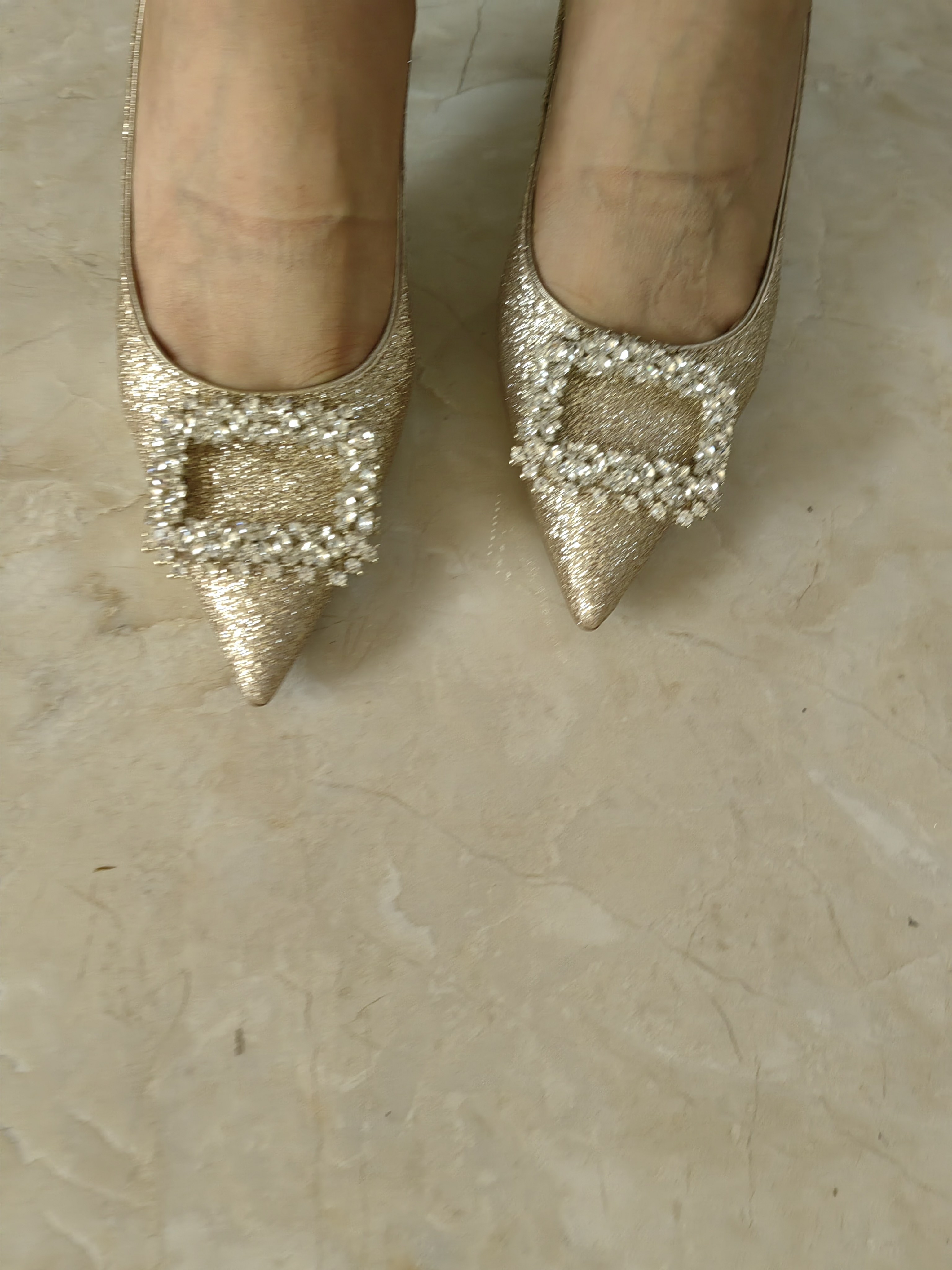 女生时尚百搭尖头水钻浅口单鞋好么