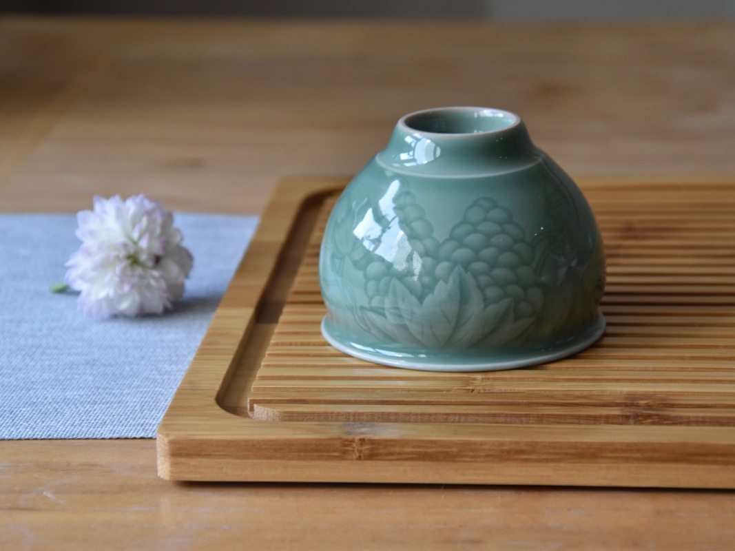 龙泉青瓷吴勇老师手工刻花品茗杯主人杯单杯功夫茶杯