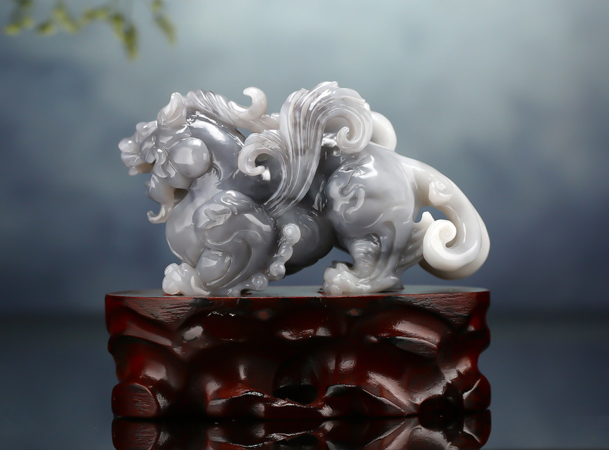 崔照乐工作室作品祥云瑞气和田玉瑞兽招财摆件650.80g