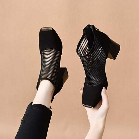 Net shoes for women 2025 spring and summer European and American style niche personality high-end sandals iron bag head hollow high heel fashion shoes
Net shoes for women 2025 spring and summer European and American style niche personality high-end sandals iron bag head hollow high heel fashion shoes