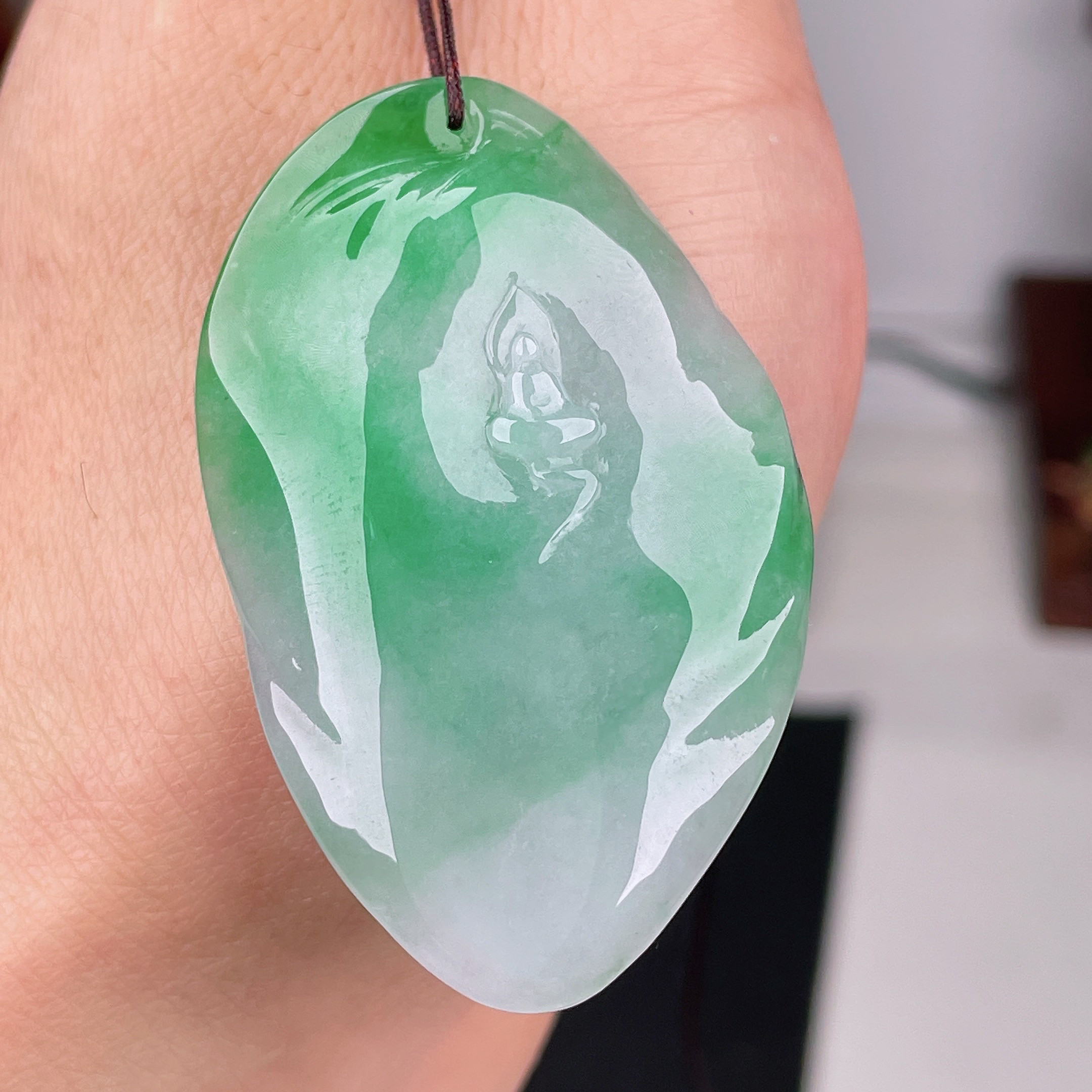 天然缅甸翡翠冰糯种起胶感无相阳绿观音菩萨吊坠挂件19.39克