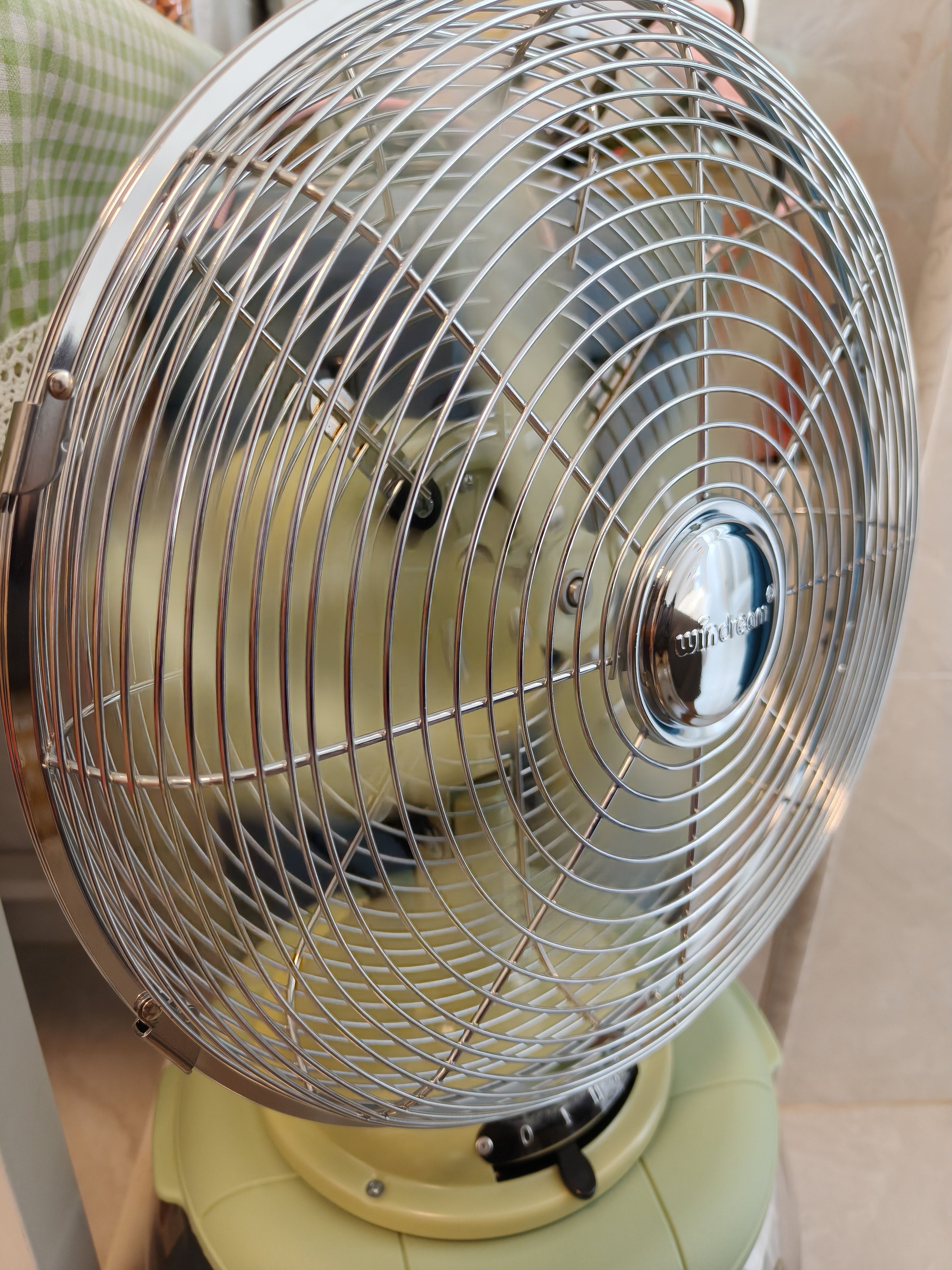 老式怀旧金属电风扇绿色复古台式风扇摇头铁叶扇家用静音宿舍机械