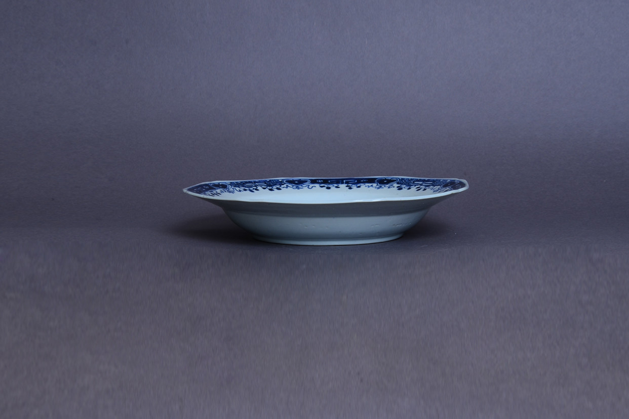 【包老包真能典当】清乾隆 青花山水楼阁纹折沿盘(四)