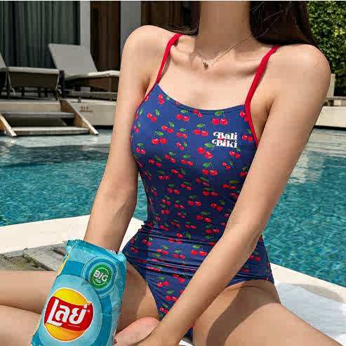 Trendy Korean ins swimsuit women's suspender swimsuit one-piece triangle covering belly to make you look slim hot spring swimsuit small fresh bikini
Trendy Korean ins swimsuit women's suspender swimsuit one-piece triangle covering belly to make you look slim hot spring swimsuit small fresh bikini