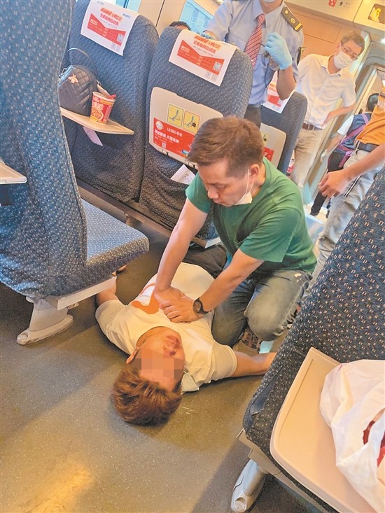 讯 (记者陈小芬/文 受访者/供图)"想不到去年学的心肺复苏等急救知识