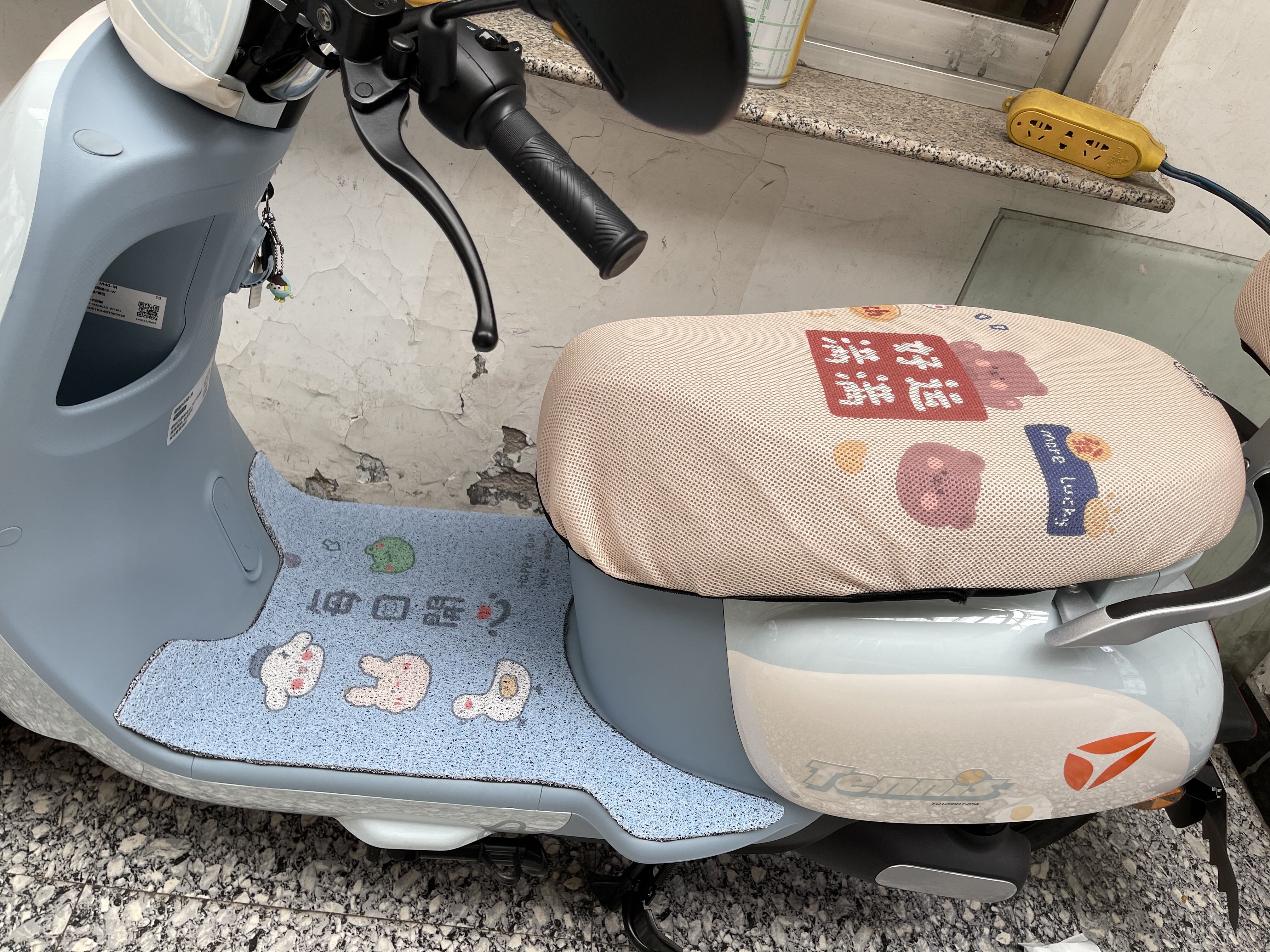 雅迪m40-m电动车脚垫yd600dqt-39a电瓶车座套防水脚踩踏板垫定制