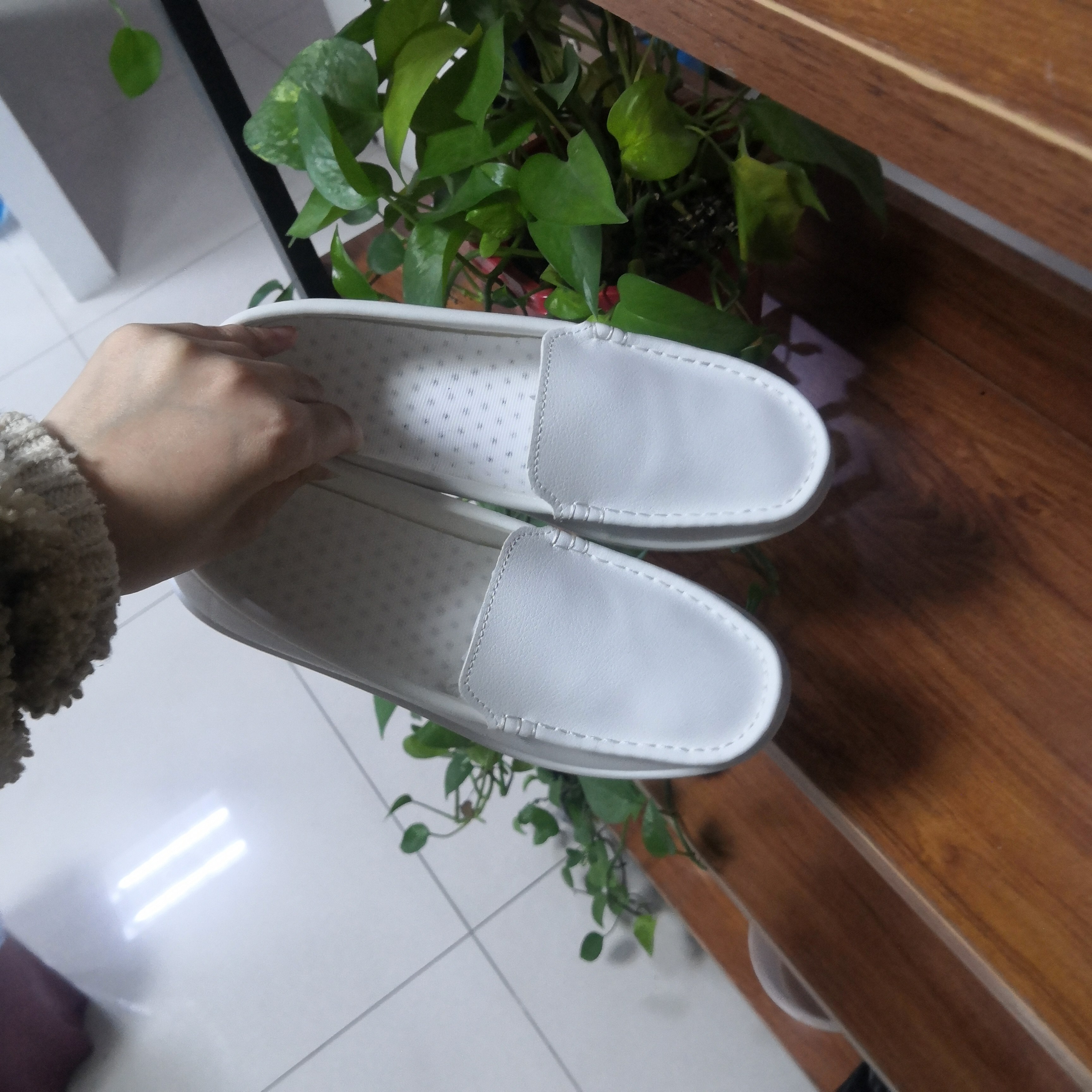 护士鞋女软底透气防臭防滑不累脚舒适秋季医护人员气垫白色单鞋子