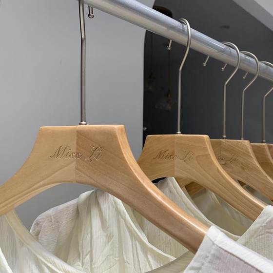 Flocking anti-slip wood color varnish solid wood clothes hanger clothing store men and women Korean style clothes hanging wood wedding dress LOGO customization
Flocking anti-slip wood color varnish solid wood clothes hanger clothing store men and women Korean style clothes hanging wood wedding dress LOGO customization