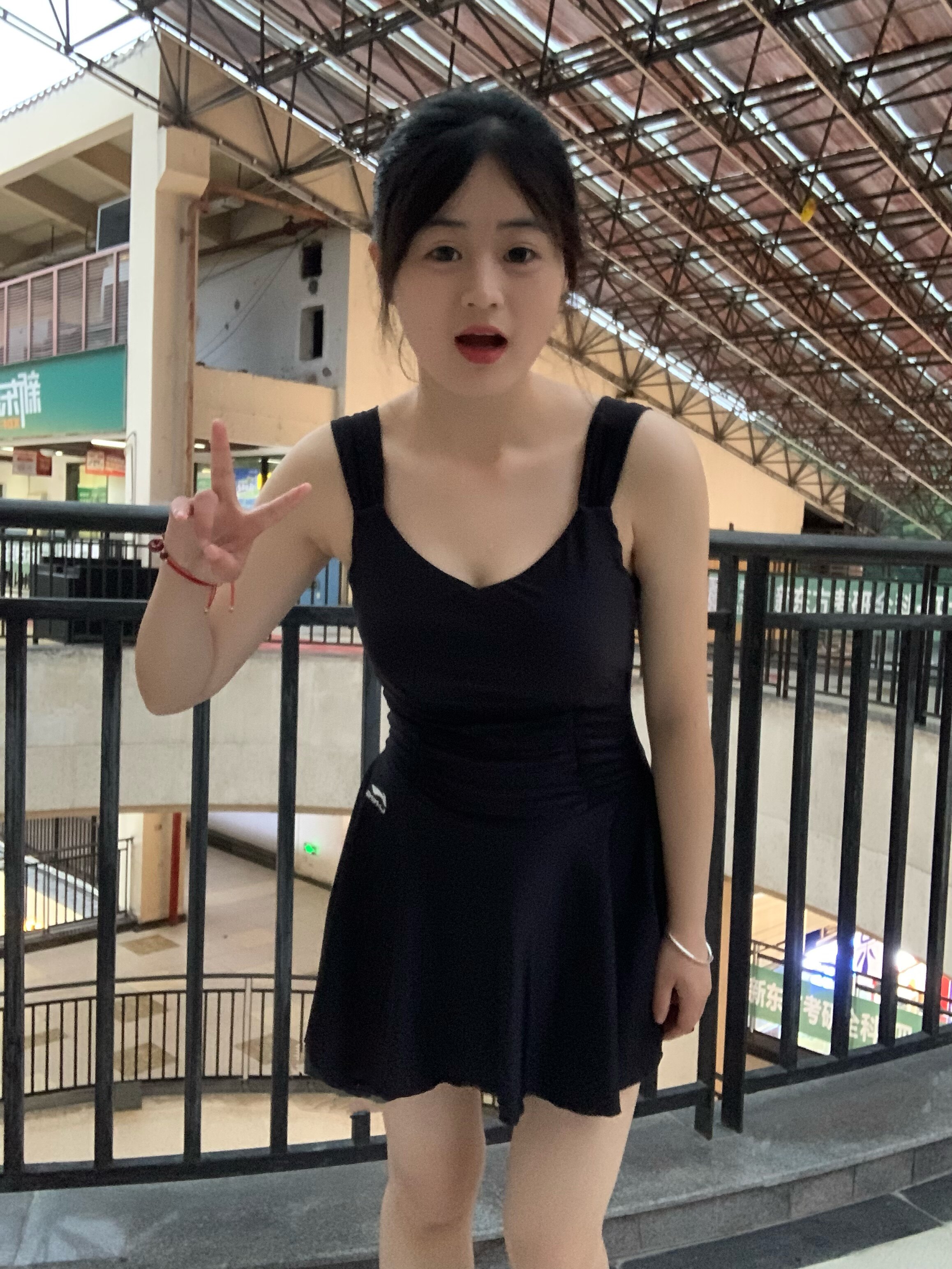 李宁泳衣女款2024年新款爆款连体裙式遮肚显瘦游泳馆专用女士泳装