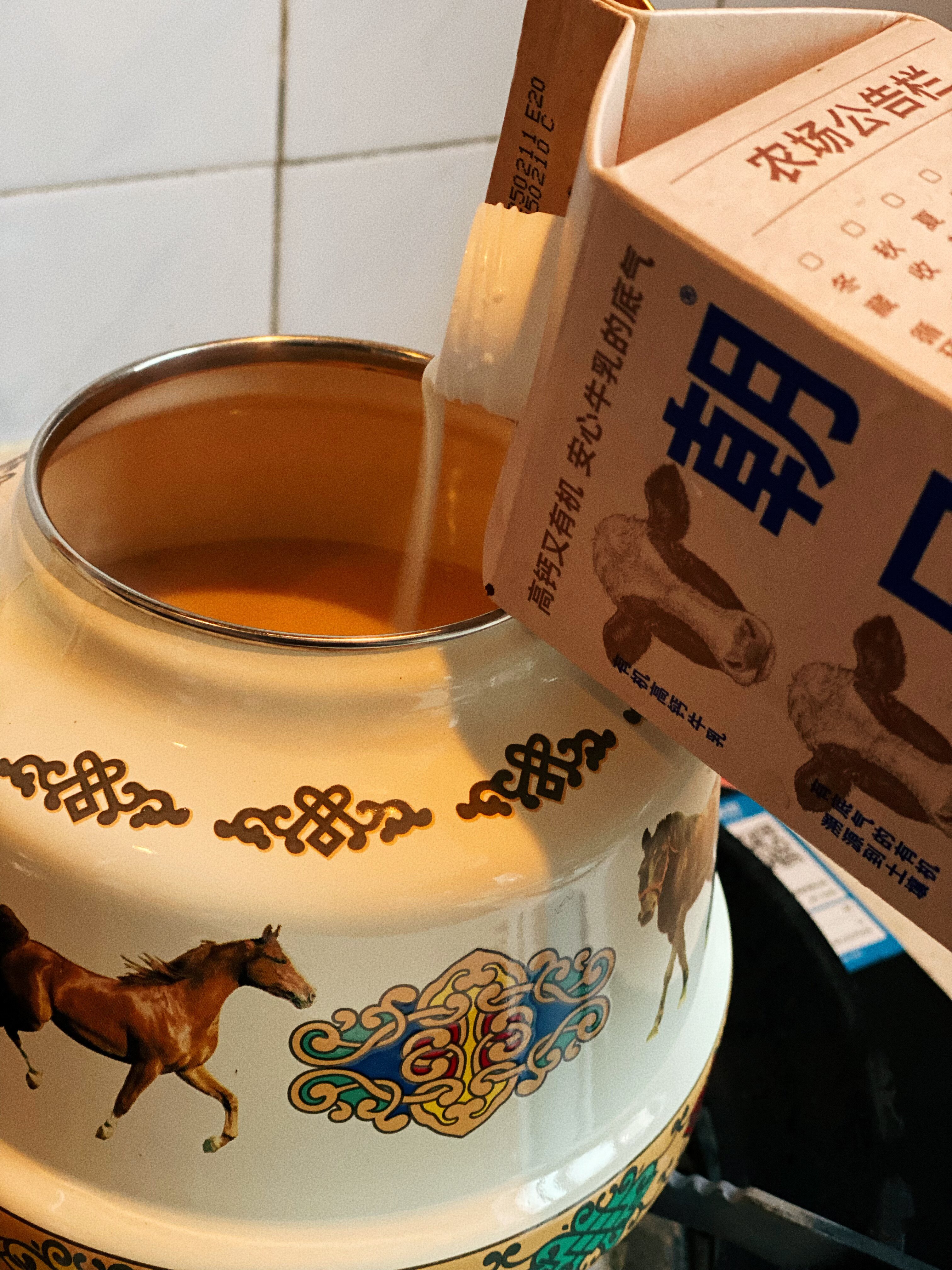 蒙古奶茶壶内蒙古特色草原风情搪瓷烧水壶热水壶蒙古餐厅茶壶锅茶