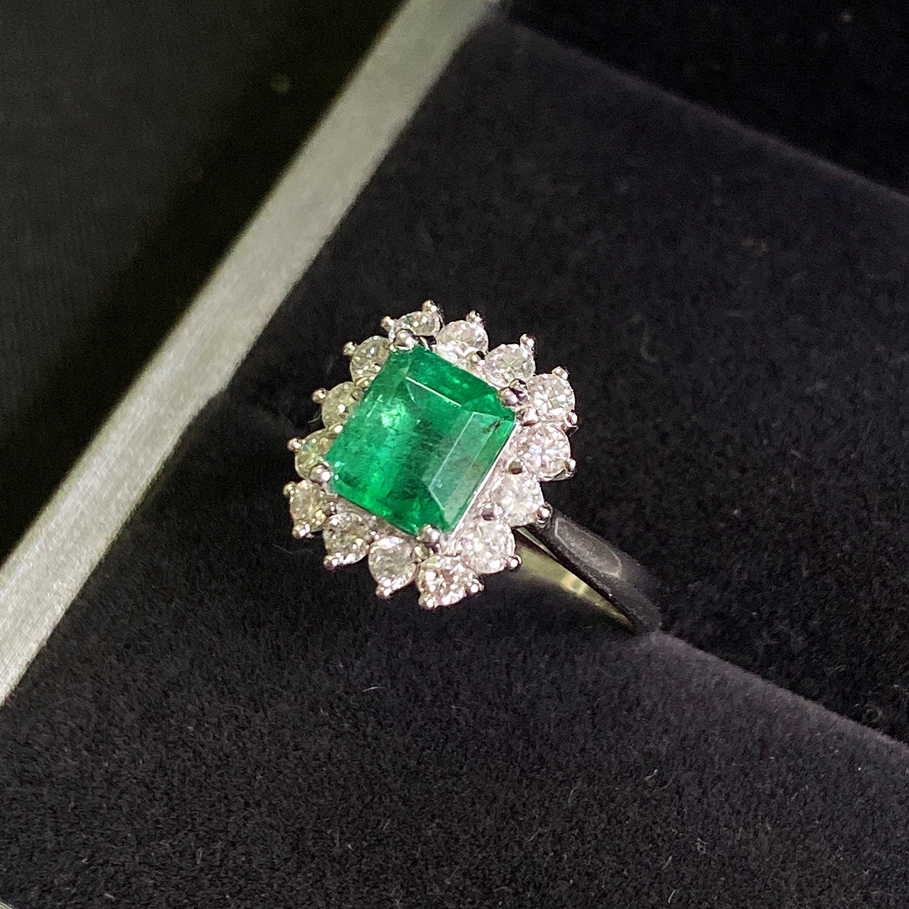 85ct祖母绿戒指 18k金镶钻0.50ct  7088