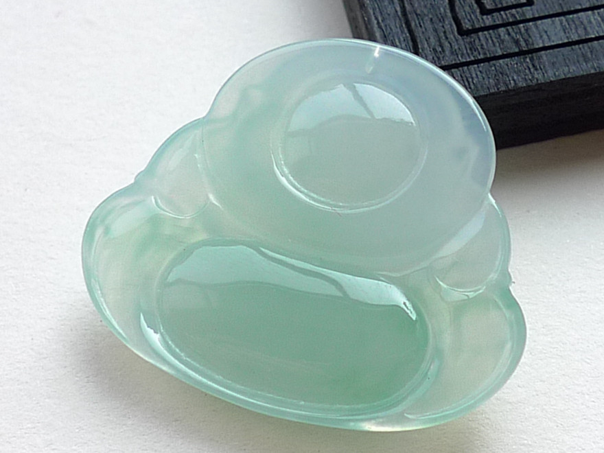 翡翠a货老坑浅绿佛公 4.89克