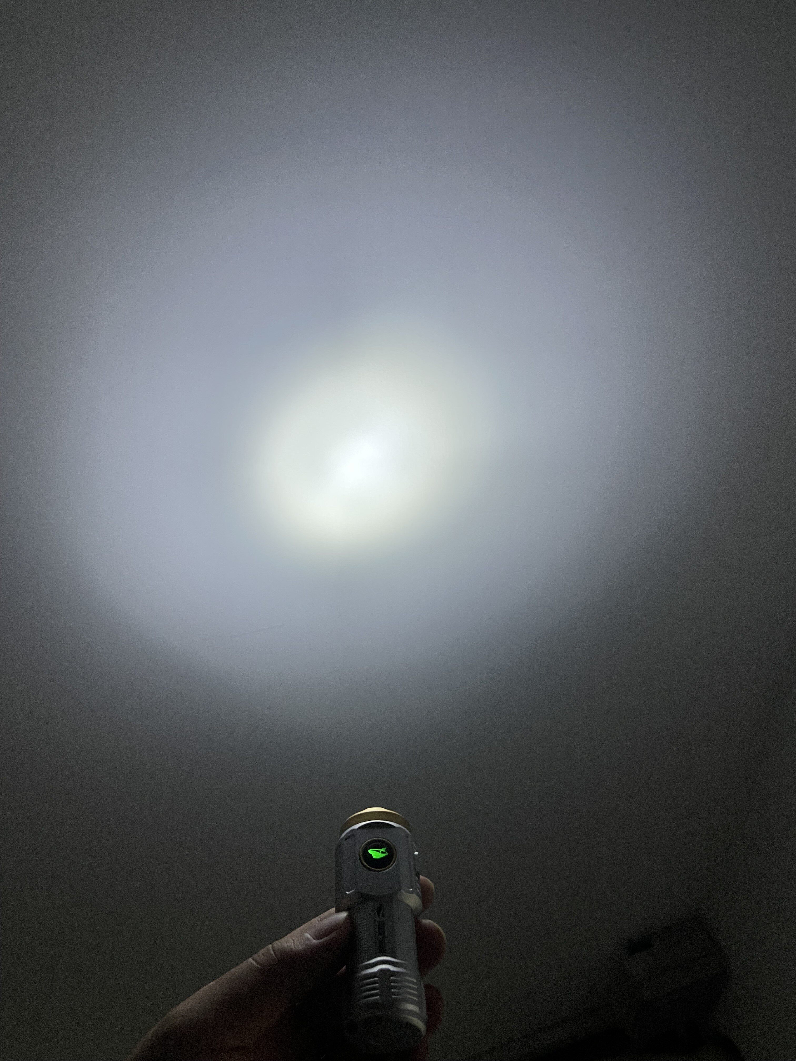 迷你手电筒强光可充电超亮户外定焦聚光远射磁吸家用耐用小型便携