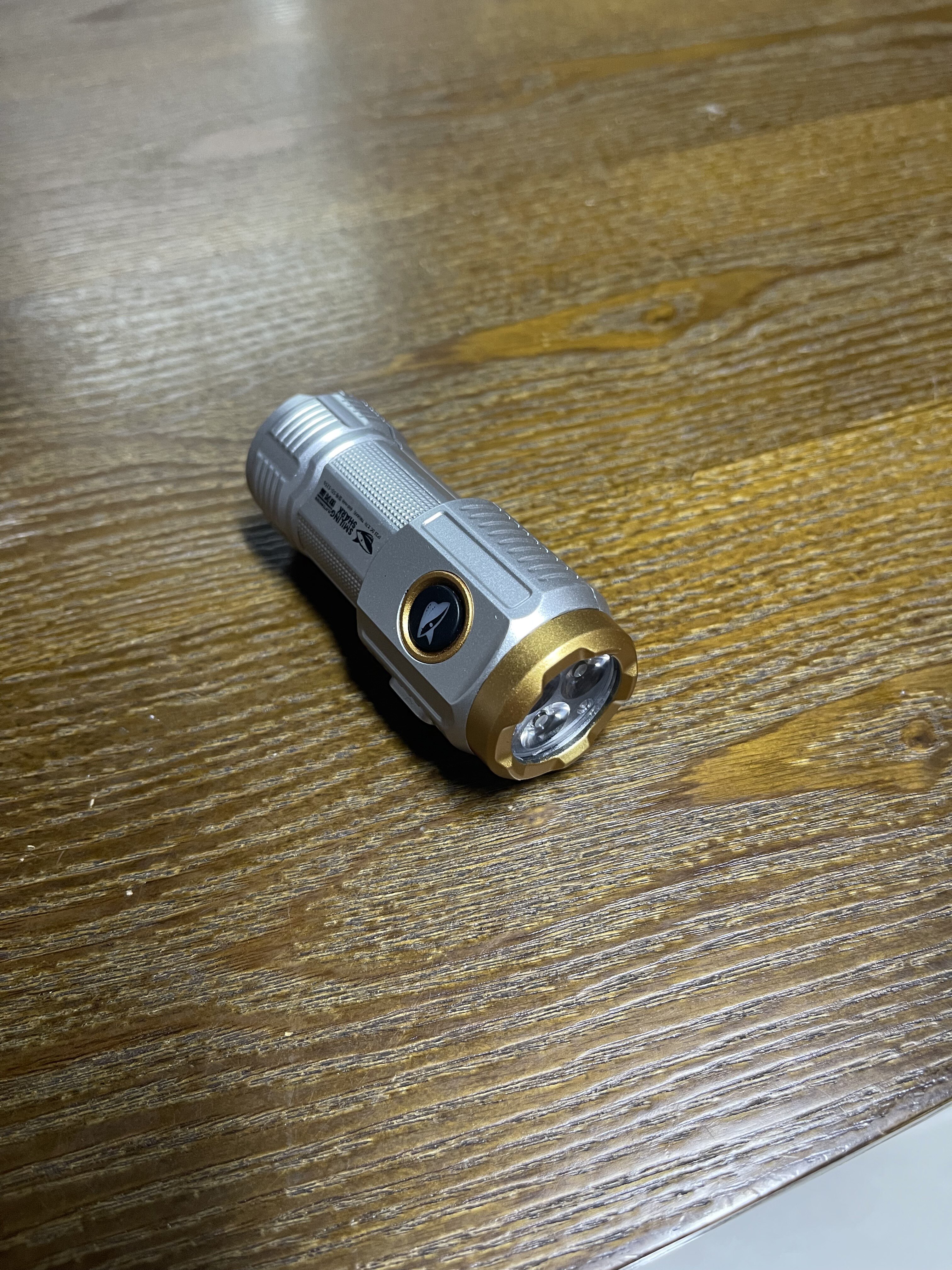 迷你手电筒强光可充电超亮户外定焦聚光远射磁吸家用耐用小型便携