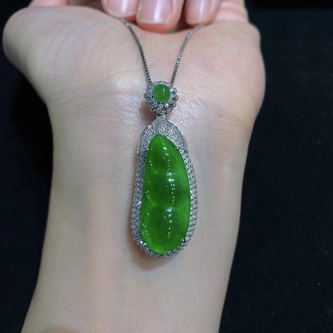 18k金豪华镶嵌正品玉石 缅甸天然翡翠a货冰种阳绿四季豆吊坠玉坠