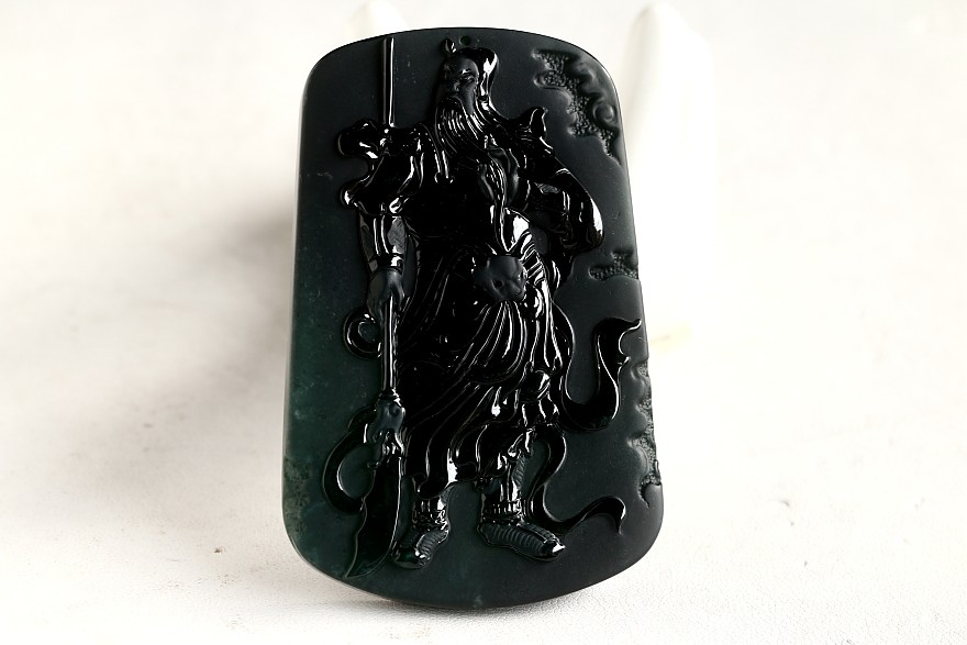 源头好货四会缅甸翡翠a货大师工玻璃种墨翠吊坠关公49.78克拍卖