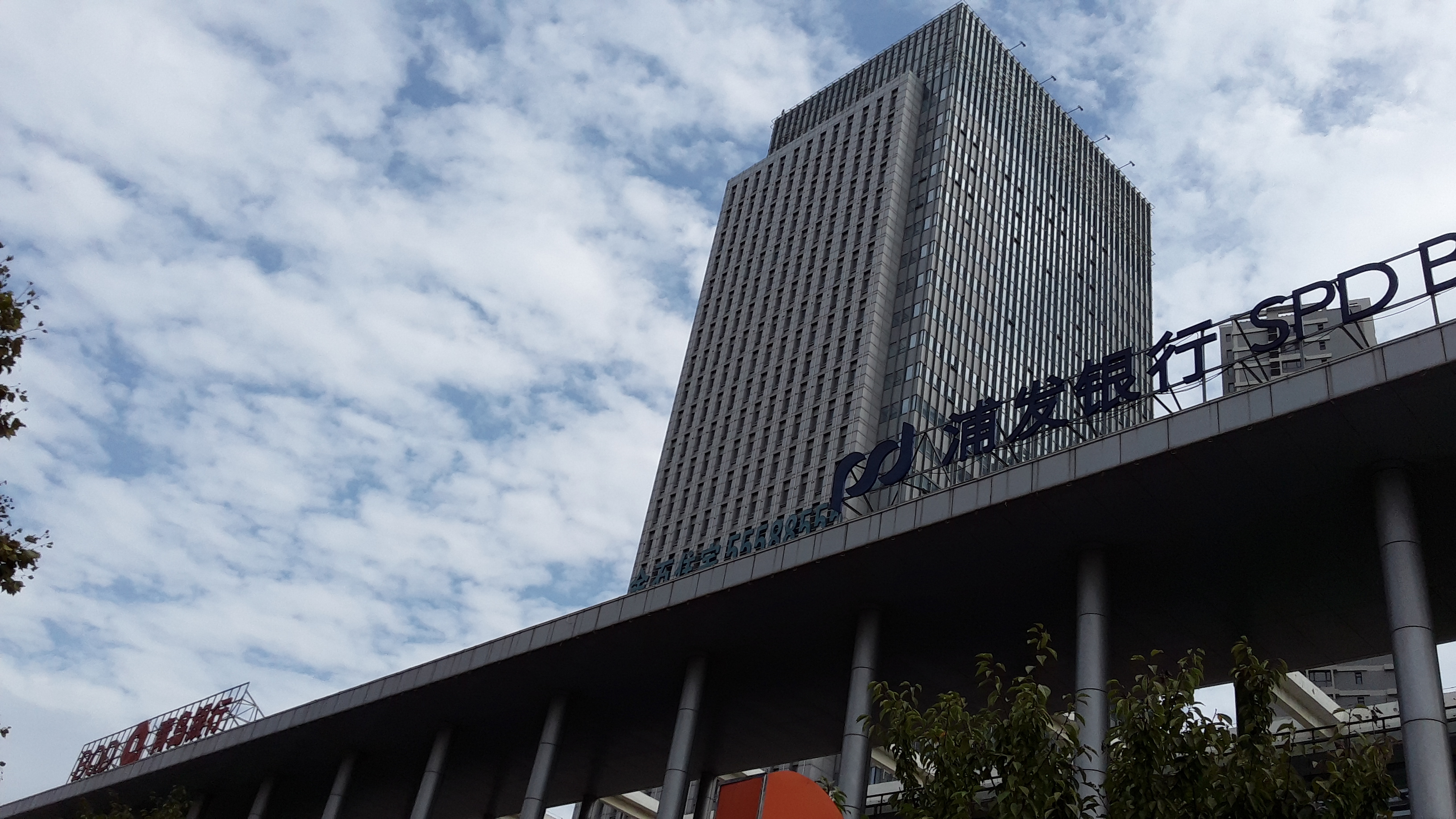 青岛市胶南市珠海东路288号(东方金石大厦)1栋2单元22层整层房产