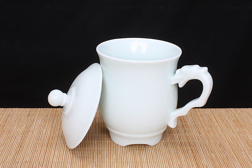 汝瓷月白釉龙头杯