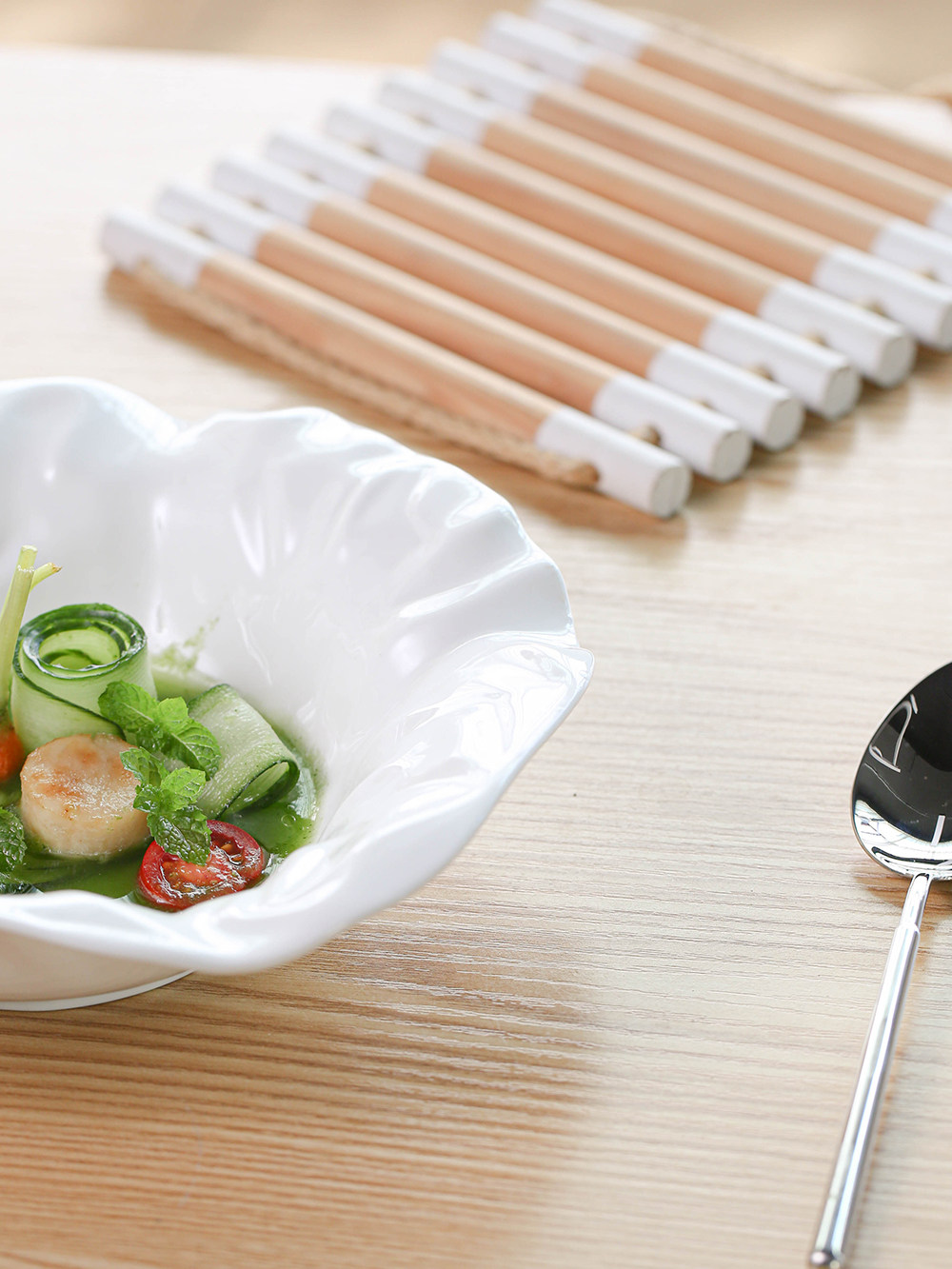 凉菜盘商用异形白色陶瓷褶皱沙拉盘子菜盘酒店饭店专用冷菜盘汤盘