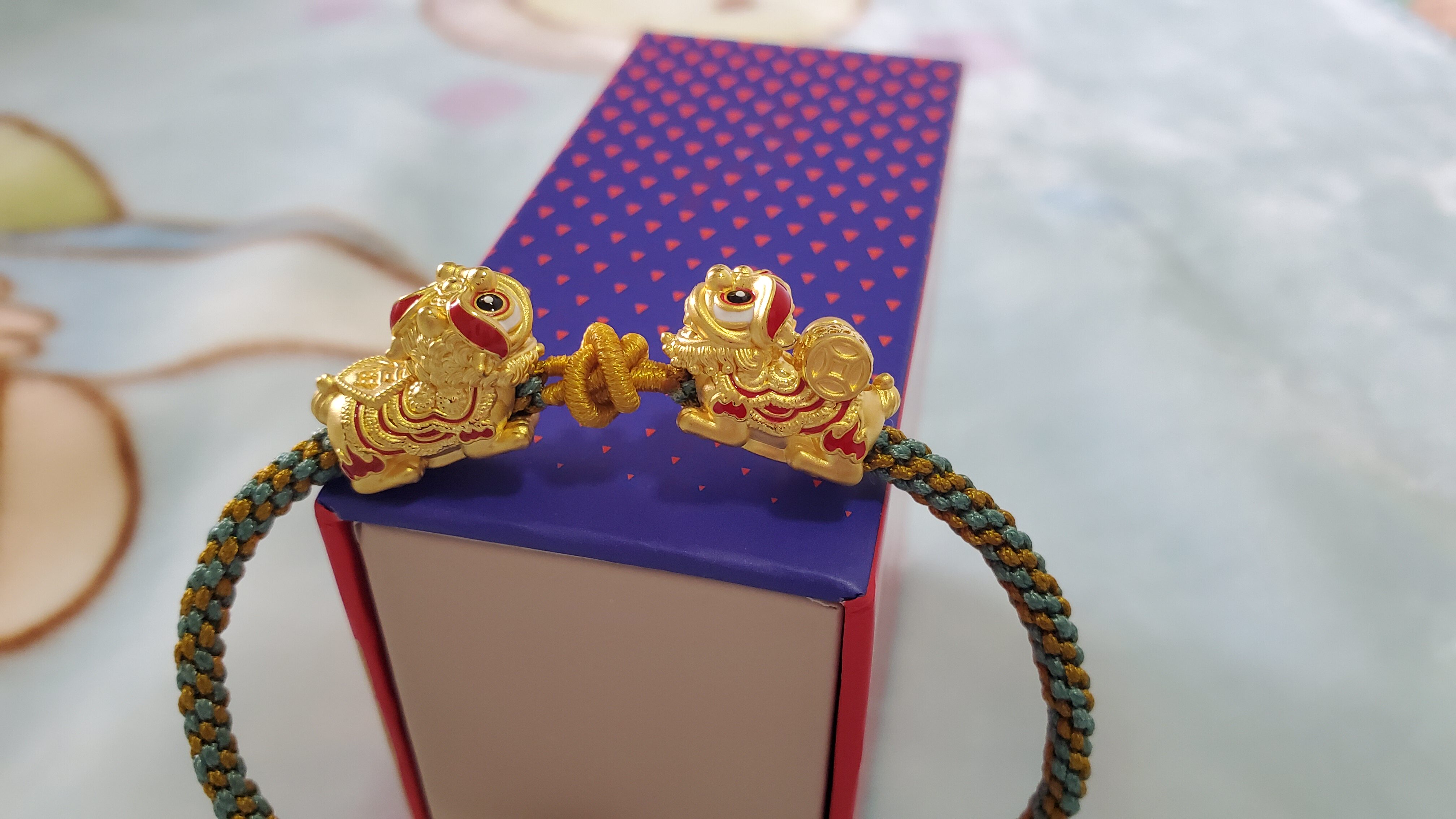 中国黄金喜狮手串女珐琅喜狮小狮硬金足金子手链珠串生日