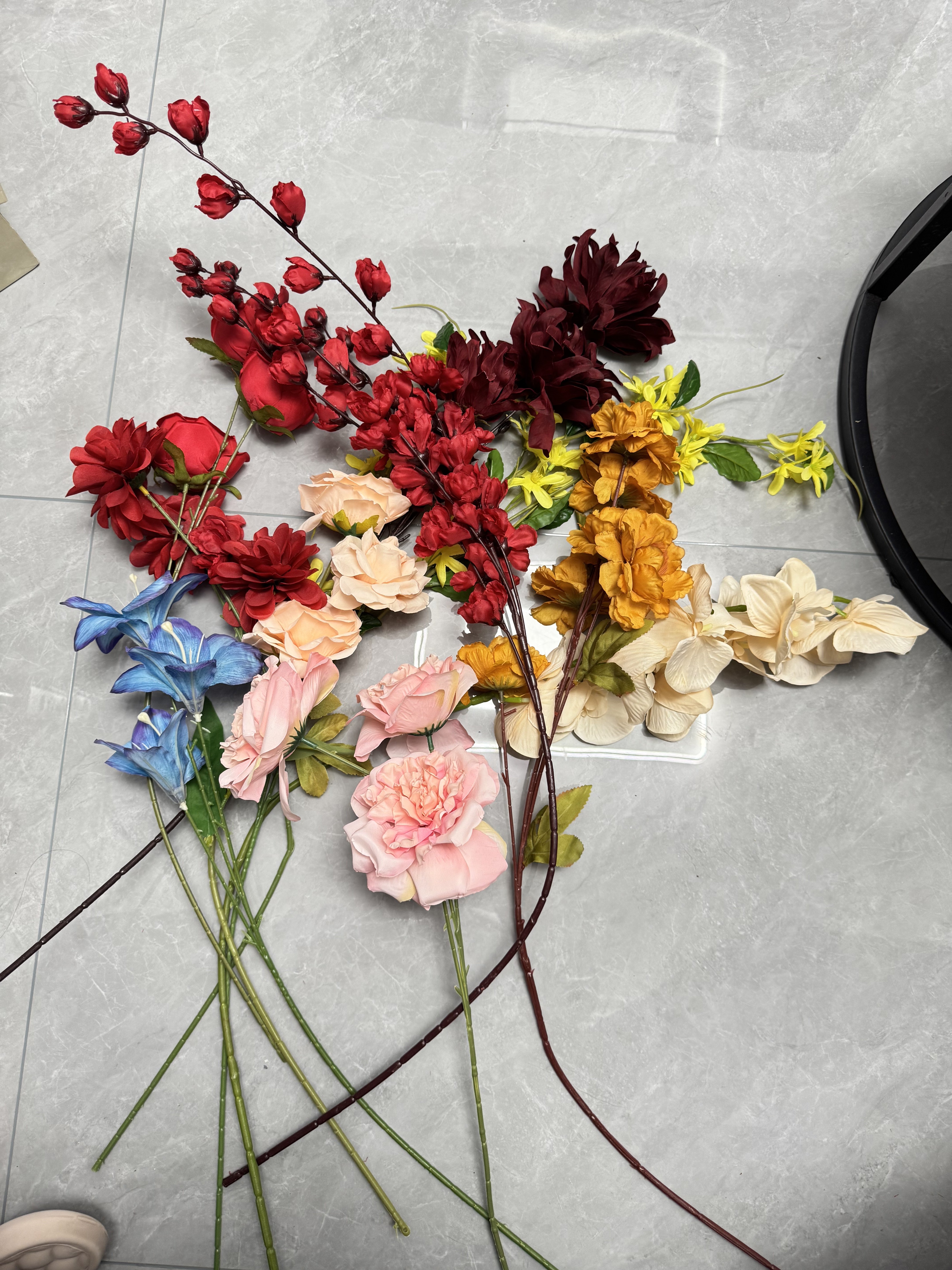 婚庆婚礼花艺红色花材背景装饰插花玫瑰尤加利仿真花室内客厅摆设