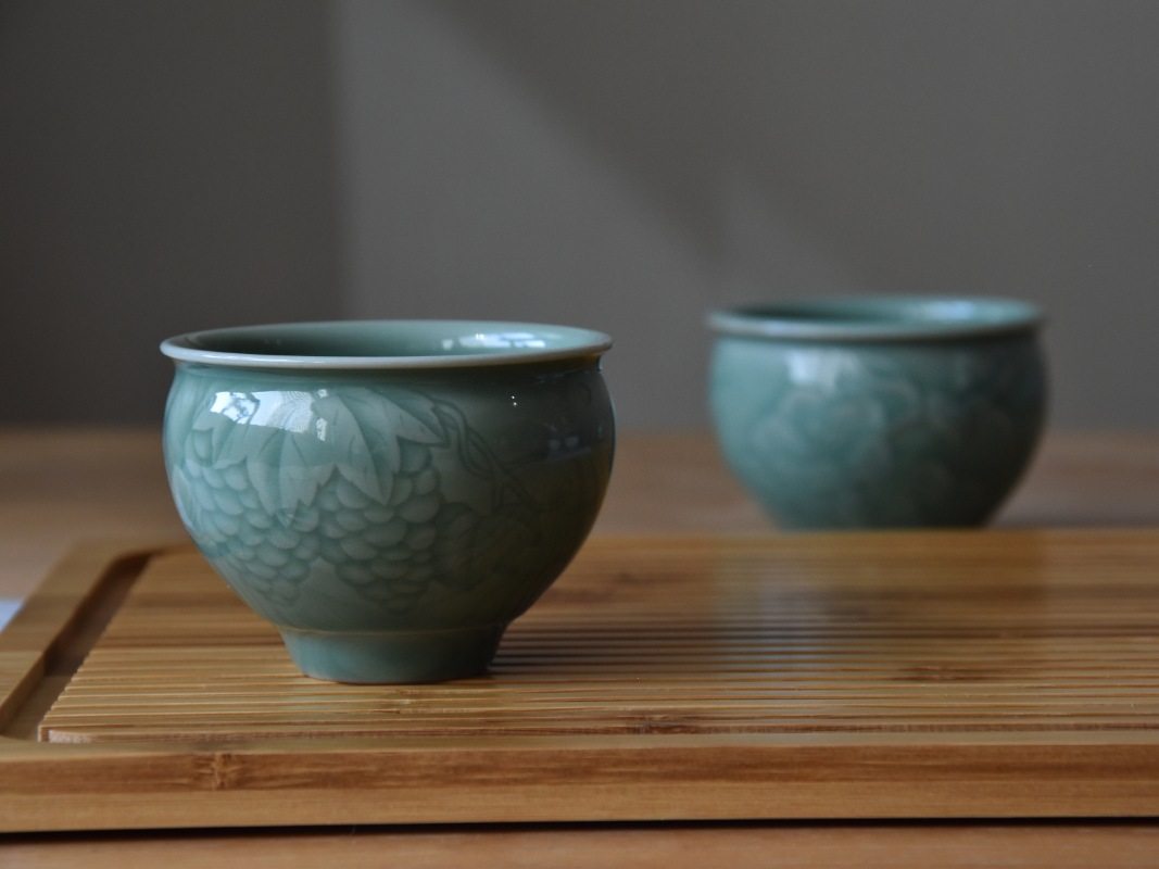 龙泉青瓷吴勇老师手工刻花品茗杯主人杯单杯功夫茶杯