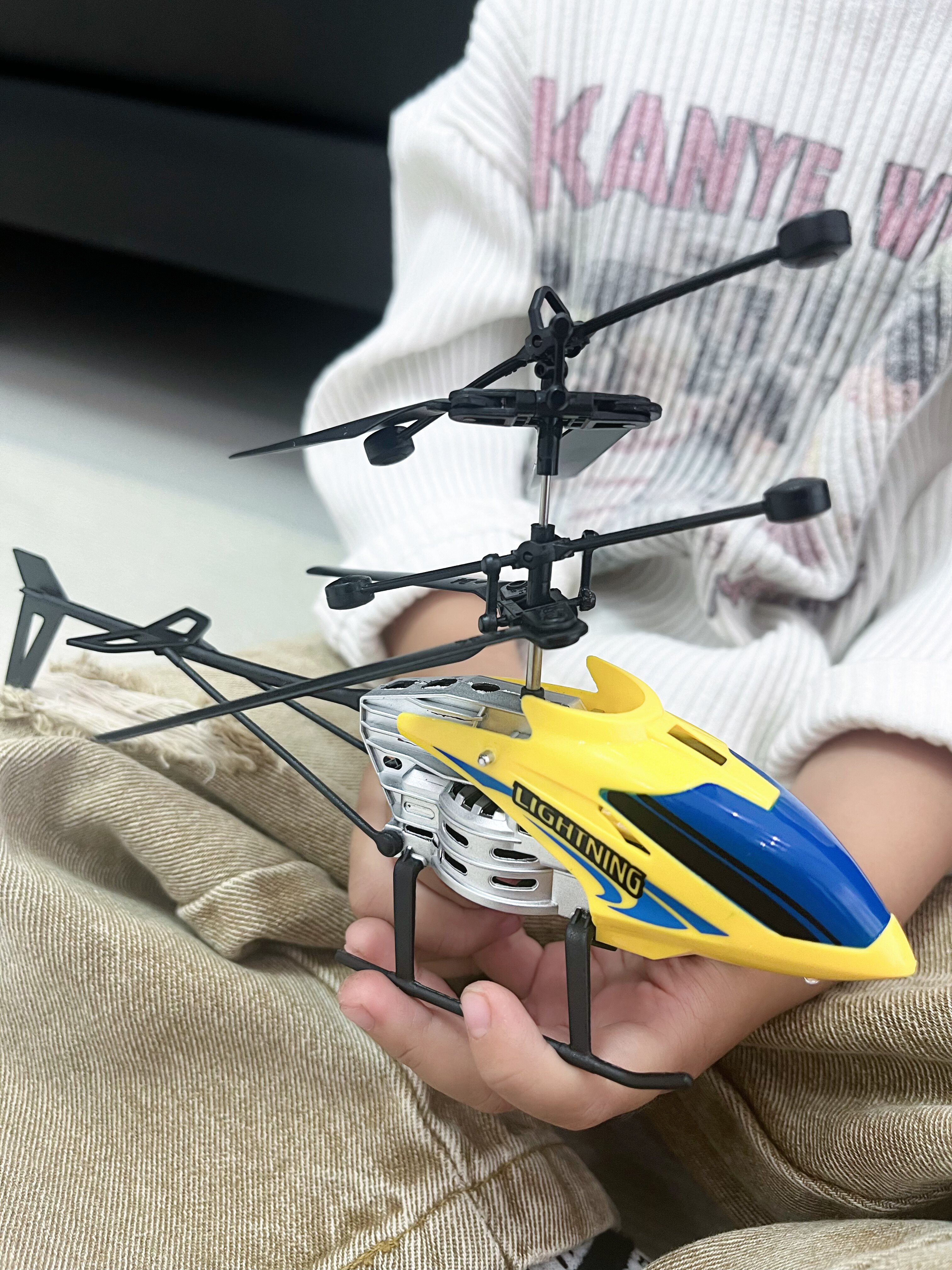 遥控飞机直升机儿童迷你无人机耐摔充电感应飞行器小学生玩具男孩