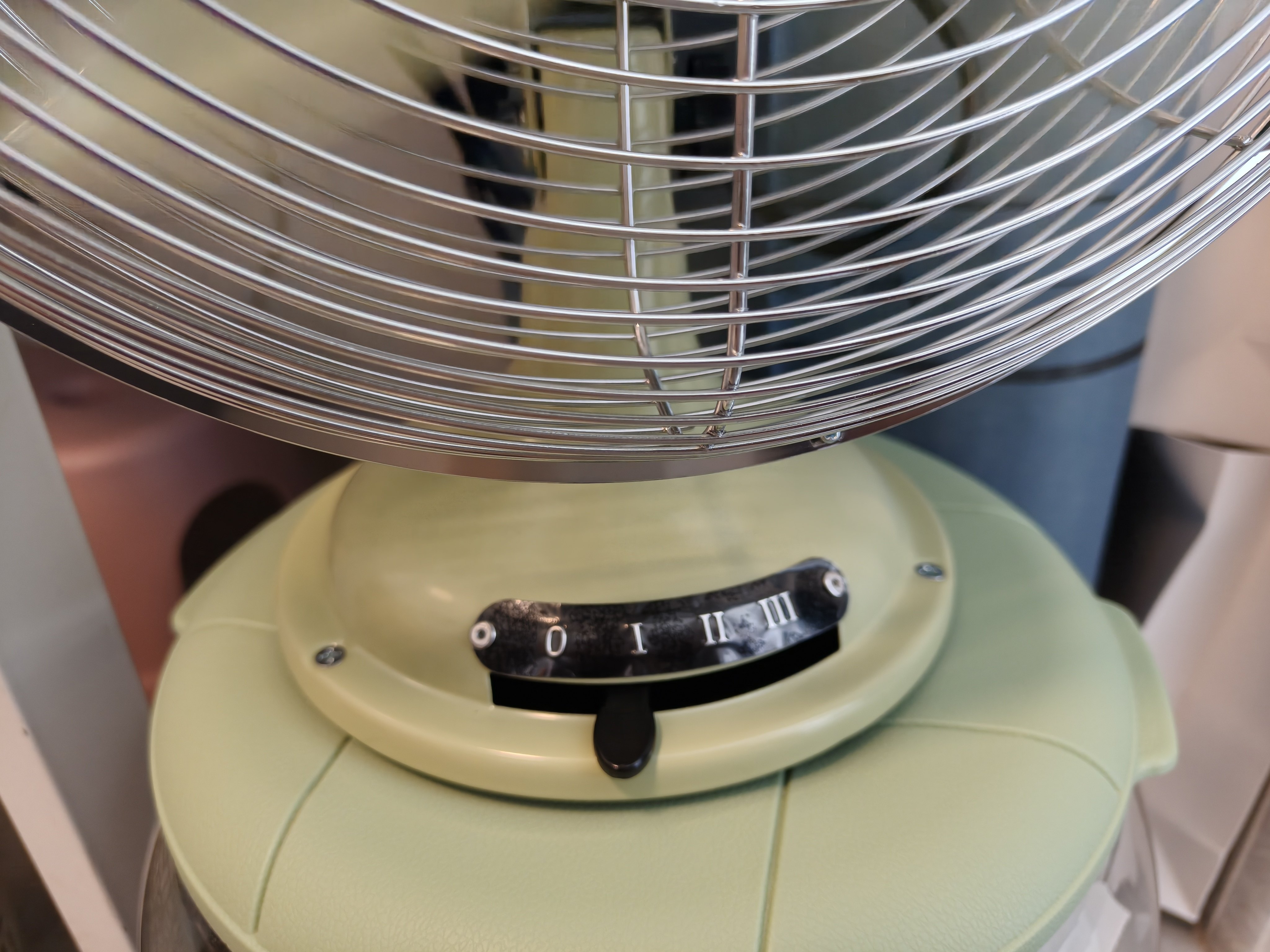 老式怀旧金属电风扇绿色复古台式风扇摇头铁叶扇家用静音宿舍机械