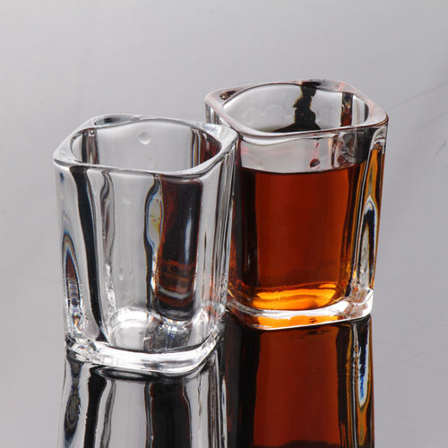 玻璃白酒杯玻璃酒杯烈酒杯玻璃小酒杯一口杯洋酒杯小四方杯50毫升_7折
