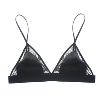 The woman’s secret is so simple that the female bra with a lace bra is ultra-thin and breathless