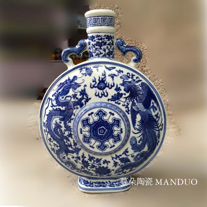 Jingdezhen blue and white porcelain longfeng flat pot of Jingdezhen blue and white ears longfeng ceramic pot flat