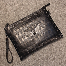 Handbag men Korean version of the social skull rivets clutch bag European and American fashion clutch bag casual shoulder Cross bag