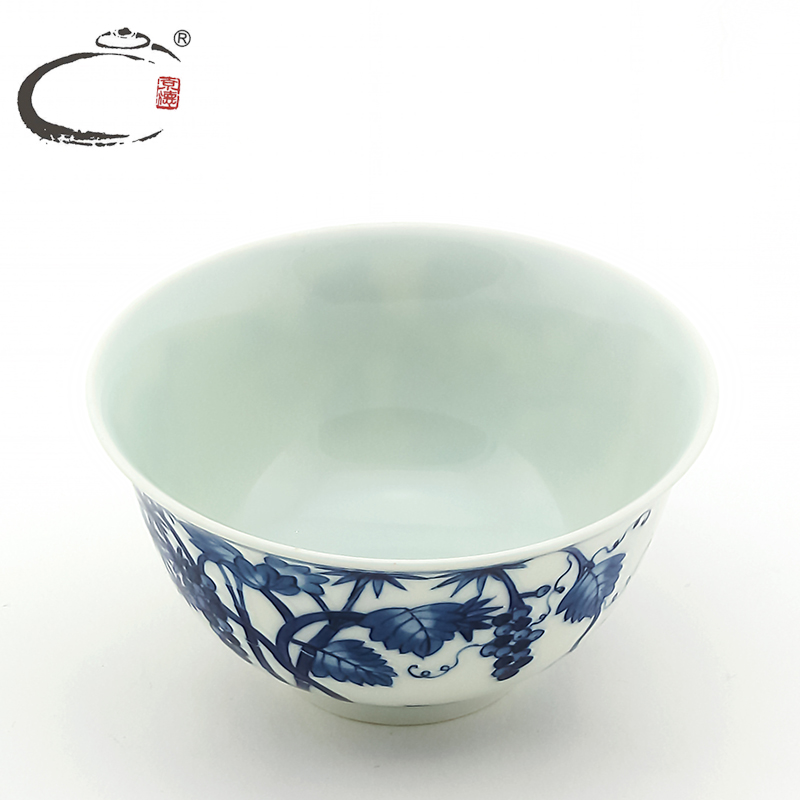 Blue and white grapes and auspicious of jingdezhen ceramic hand - made master kung fu tea cup sample tea cup cup tea bowls