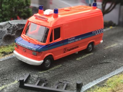 herpa 1:87 奔驰救护车模型