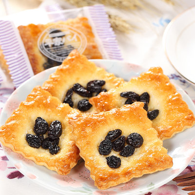 饼干日本进口零食 三立葡萄干派酥饼提子馅饼195g 下午茶点心1205_7折
