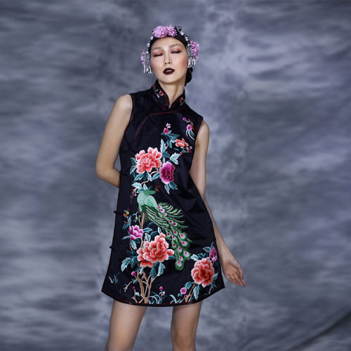 云饰图腾原创女装上衣袍子 民族风手绣真丝缎孔雀绣花中长款女装_7折