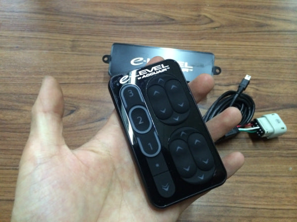 ACCUAIR Usage Note Remote Use Note ACCU Remote Control Feature Presentation Installation Note Presentation