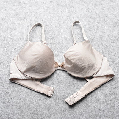 61软软的罩杯 出加拿大简约光面薄款毛衣女薄海绵文胸70b80e