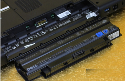 戴尔笔记本电池m4040