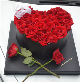 33朵红玫瑰心形礼盒表白神器创意花束上海鲜花情人节七夕节预订