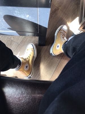 一直是converse的铁杆粉，特别喜欢1970s，质量外观都更好