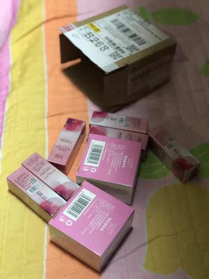 产品收到了。。包装很好。看起来很不错。用了一下。气味很好闻呢。。感觉很温和。。性价比也不错。挺满意的。