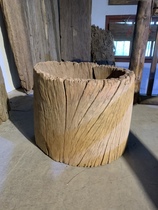 Yunnan old wood weathered wooden barrel hollow simple wind decoration storage tube painting cylinder dry landscape landscape Zen space