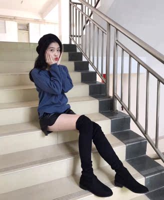 过膝靴每个女孩子都要必备的，冬天搭配个光腿神器就好了。很显瘦，质量也很好，不错的~鞋子非常非常的满意奥，出乎意料的好，尤其是质量，我的天，非常的细腻，麂皮材质的看着很俏皮，而且真的不掉筒，而且长度也够长，保暖性很好，非常的满意