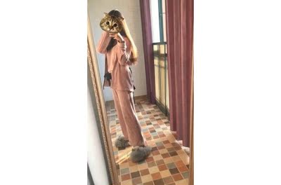 三件套哦，做工质量都很好，主要是没有别的气味，布料柔软穿起来很舒服，颜色看着也很暖，粉粉的，太喜欢了，推荐推荐