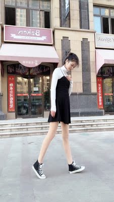 收到几天了，无色差，裙子布料弹性很好，试穿了一下搭配白色打底不要太好看，天冷点可以搭配外套穿上也挺漂亮的，好看物流很给力，快递小哥很热情也周到，给送到家门口，辛苦啦。