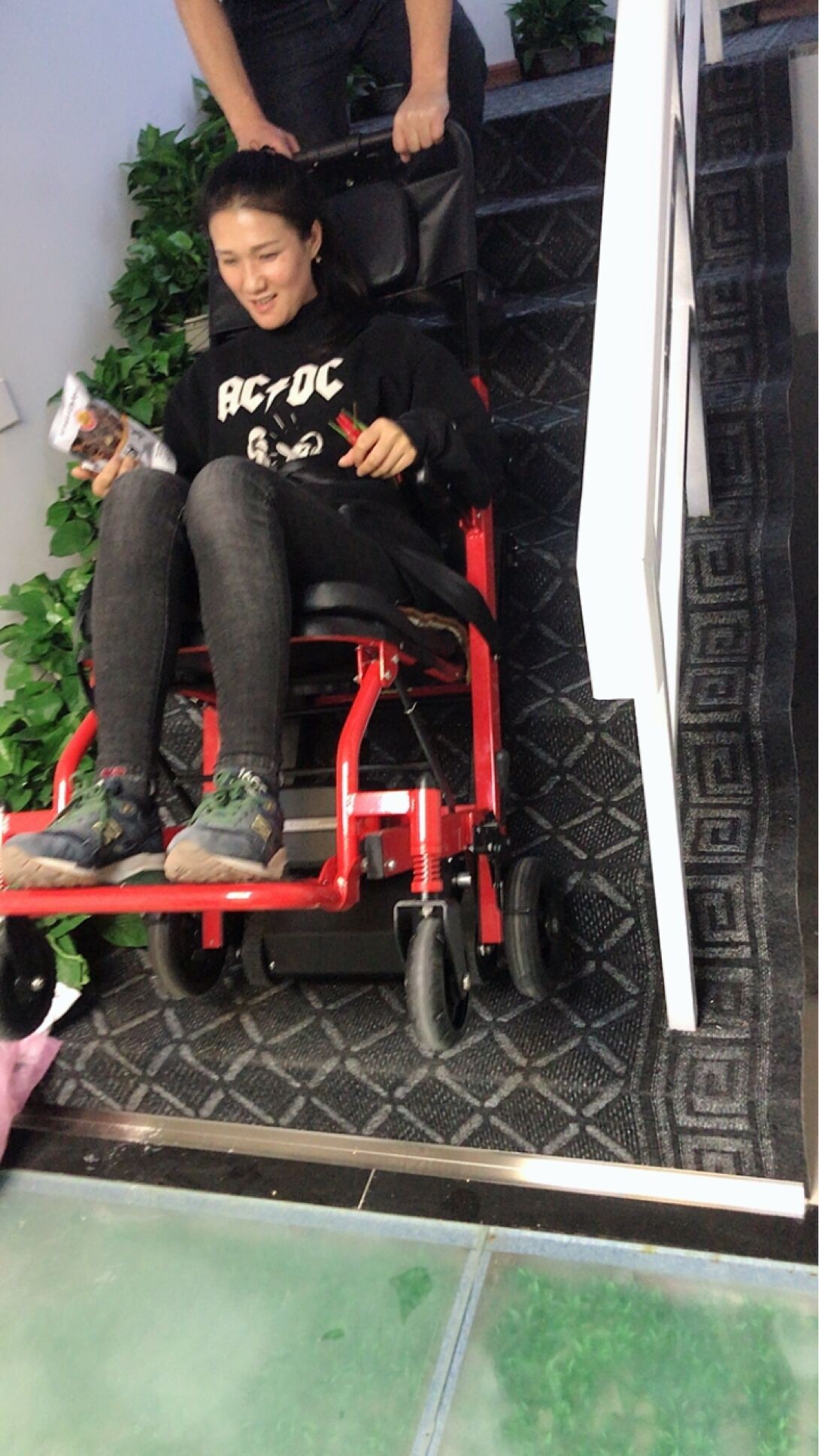 和美德电动爬楼轮椅究竟好不好呢