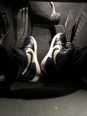 发货快，特别帅，就是美中不足有点褶